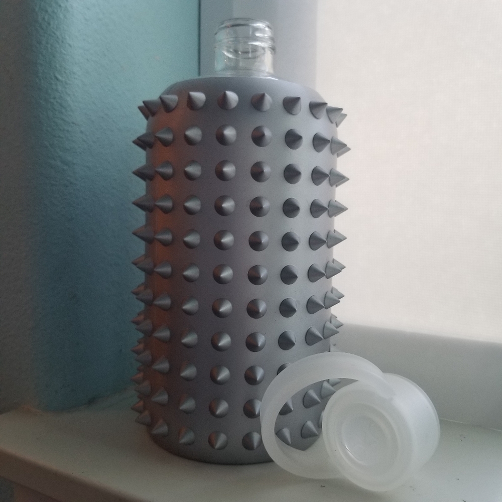 bkr (1L) Spiked Metallic Glass Water bottle, 32oz
